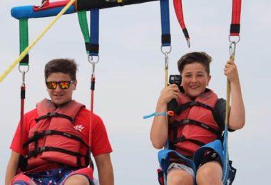 boys-Parasailing-Over-Jeddah-Red-Sea-Jeddah-Season-2022-Saudi-Seasons
