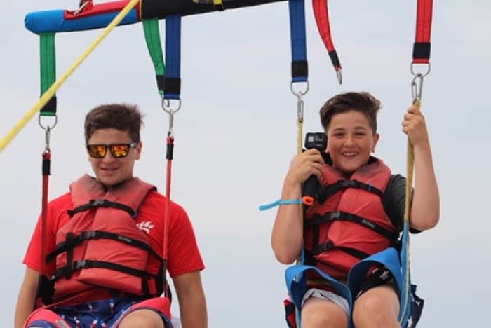 boys-Parasailing-Over-Jeddah-Red-Sea-Jeddah-Season-2022-Saudi-Seasons