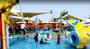 ألعاب مائية في جزيرة الشراع جدة من أفضل أماكن السياحة في جدة للعائلات